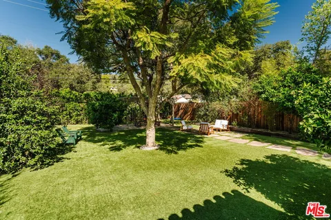$1,749,000 | 2621 East Glenoaks Boulevard, Glendale, CA 91206