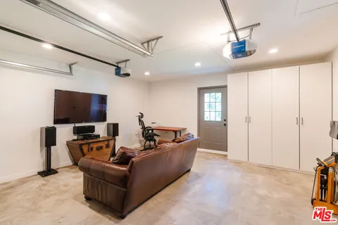 $1,749,000 | 2621 East Glenoaks Boulevard, Glendale, CA 91206