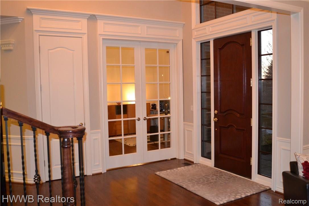 5590 Leeds Court Rochester, MI 48306 - Photo 16 of 73 Foyer to office or library