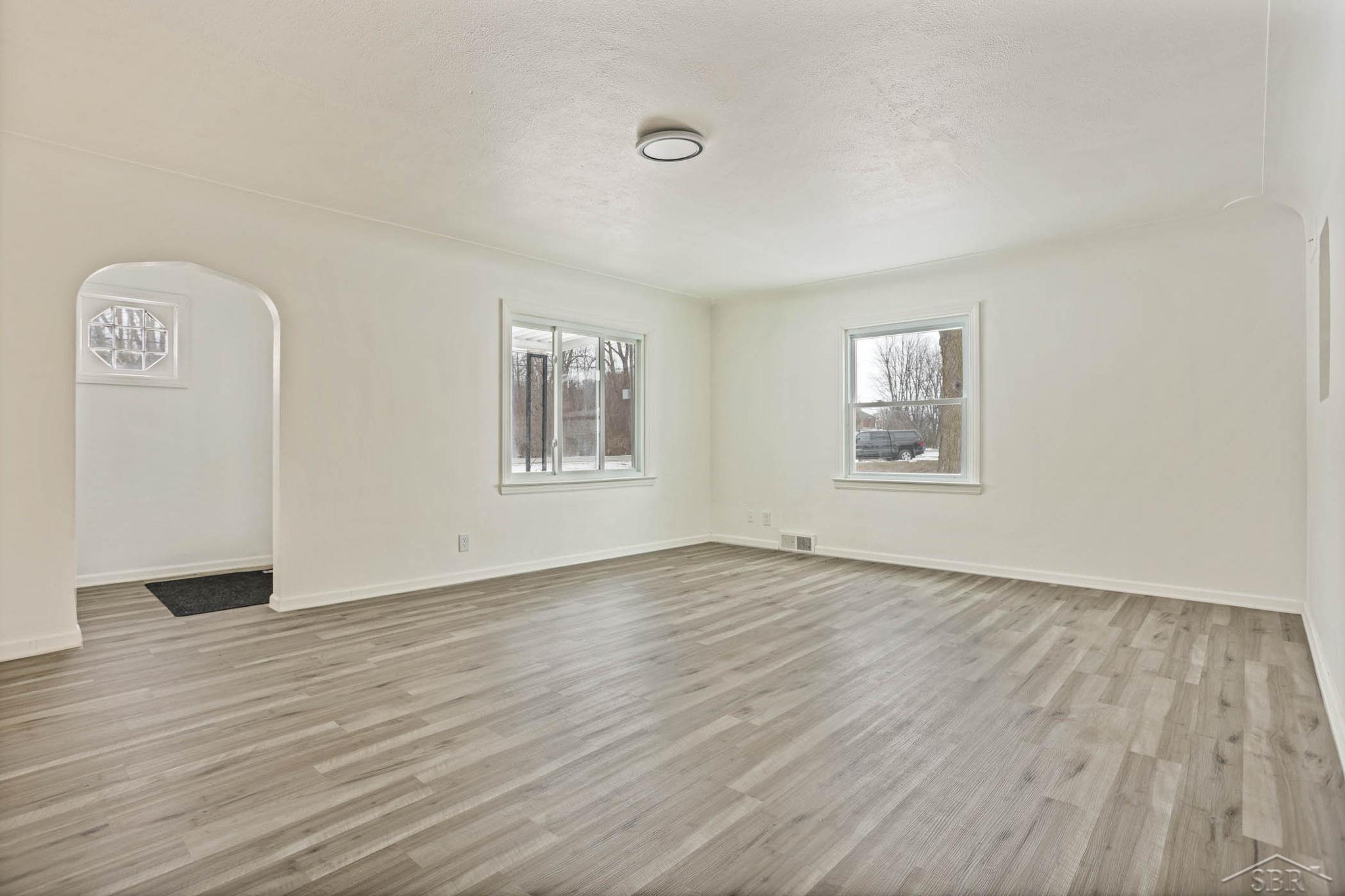 3067 Patterson Road Bay City, MI 48706 - Photo 8 of 41 50165850-b8b1396a-90fb-4b9b-882e-8140cf4b77d4.JPG