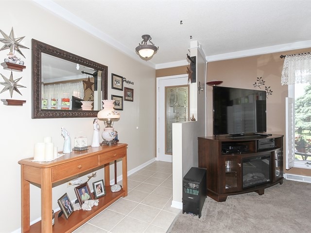 12N287 Hilltop Road Elgin, IL 60123 - Photo 3 of 21