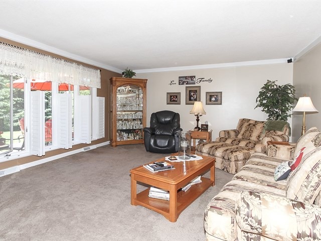 12N287 Hilltop Road Elgin, IL 60123 - Photo 4 of 21
