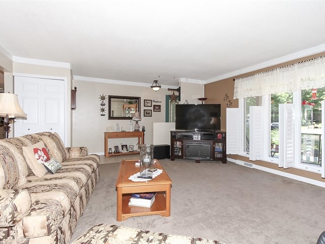 12N287 Hilltop Road Elgin, IL 60123 - Photo 5 of 21