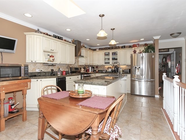 12N287 Hilltop Road Elgin, IL 60123 - Photo 6 of 21
