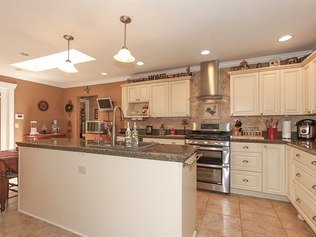 12N287 Hilltop Road Elgin, IL 60123 - Photo 9 of 21
