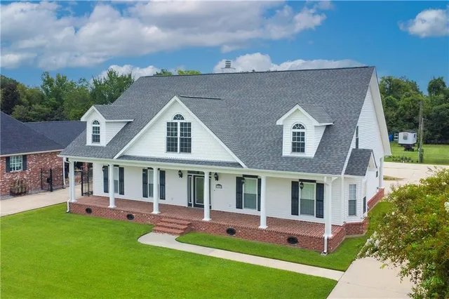 $385,000 | 160 Belle Grove Drive, Laplace, LA 70068