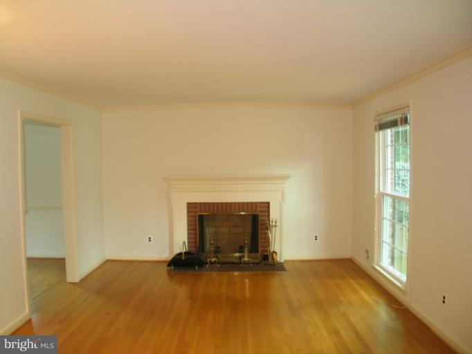 7107 Radnor Road Bethesda, MD 20817 - Photo 6 of 27 Living Room