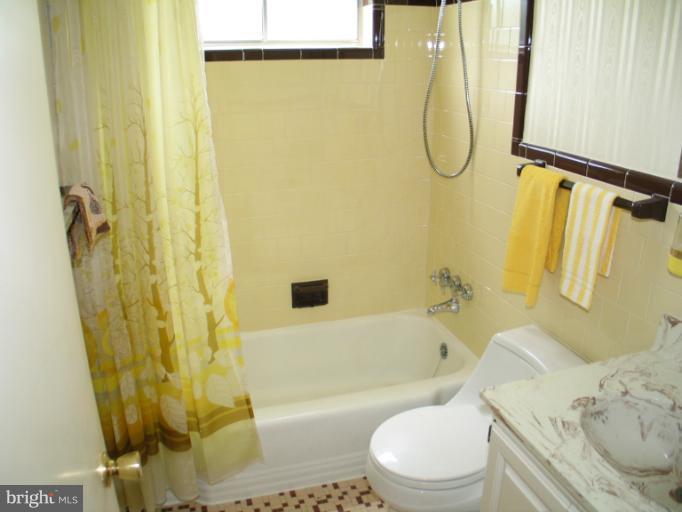 7107 Radnor Road Bethesda, MD 20817 - Photo 8 of 27 Hall Bath