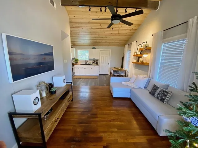 $2,100 | 1804 Adina Street, Austin, TX 78721