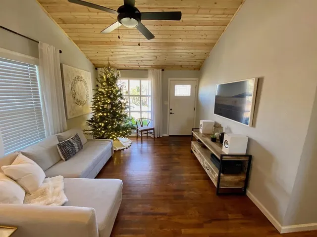 $2,100 | 1804 Adina Street, Austin, TX 78721