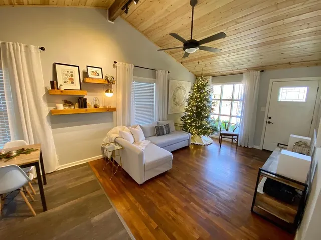 $2,100 | 1804 Adina Street, Austin, TX 78721