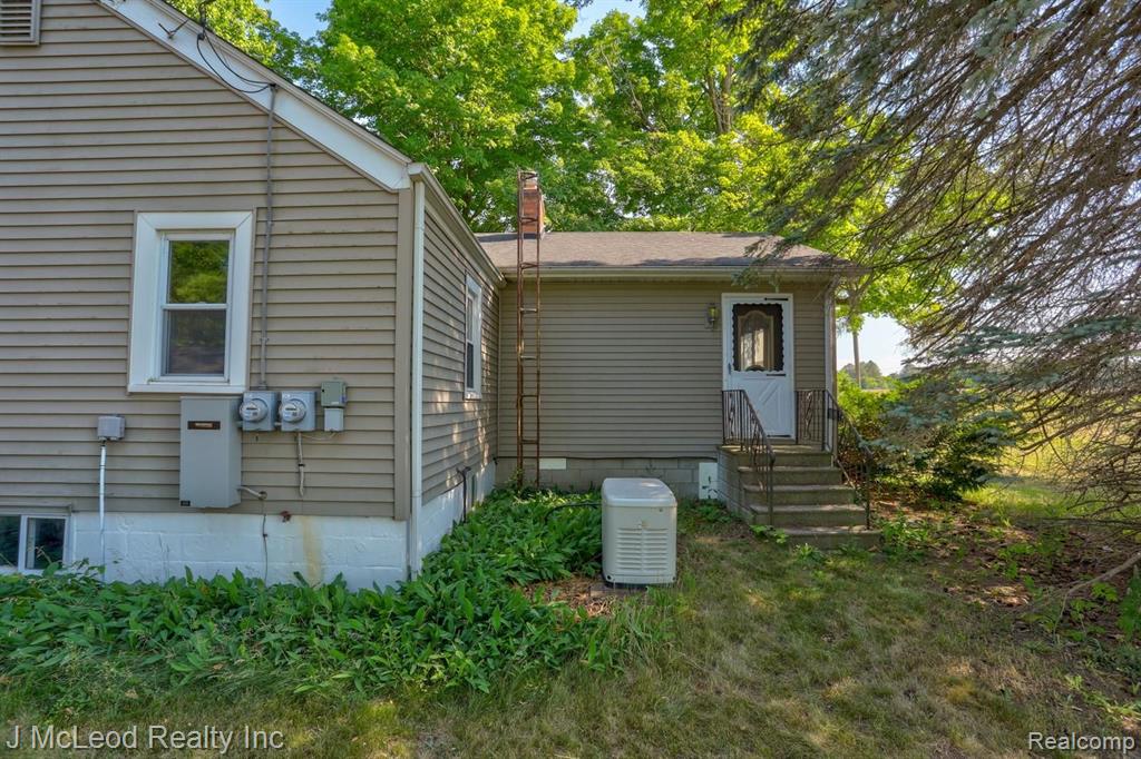 9649 State Road Millington, MI 48746 - Photo 4 of 40