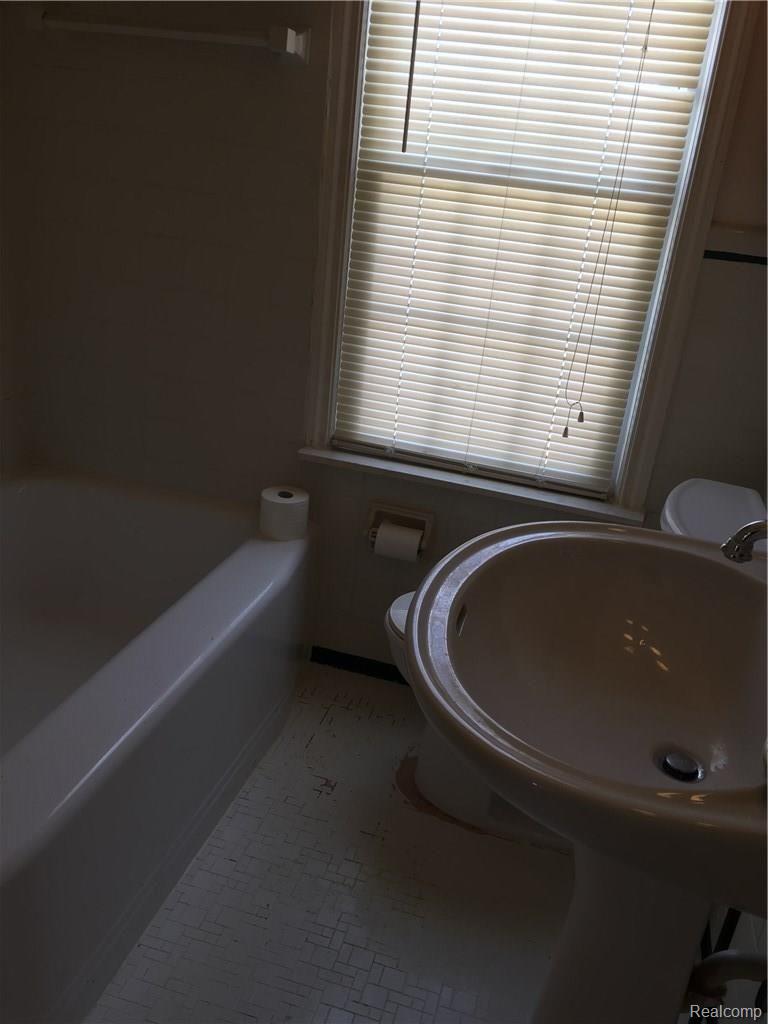 21455 Meridian Road Grosse Ile, MI 48138 - Photo 20 of 30 IMG_0891.JPG