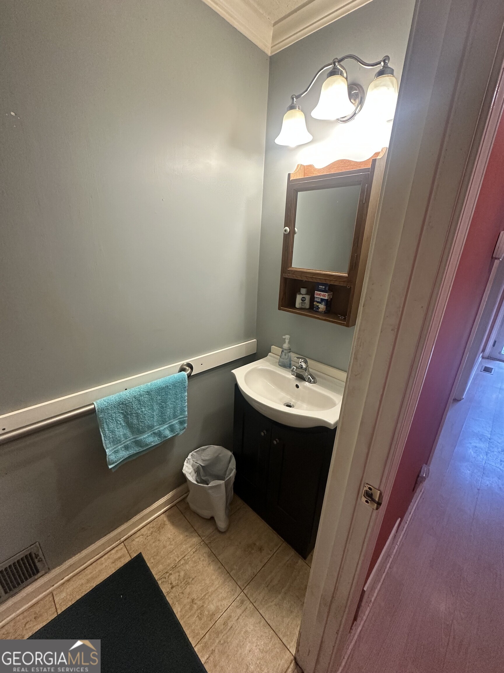 565 Patillo Road Stockbridge, GA 30281 - Photo 13 of 31 a bathroom with a sink toilet and mirror