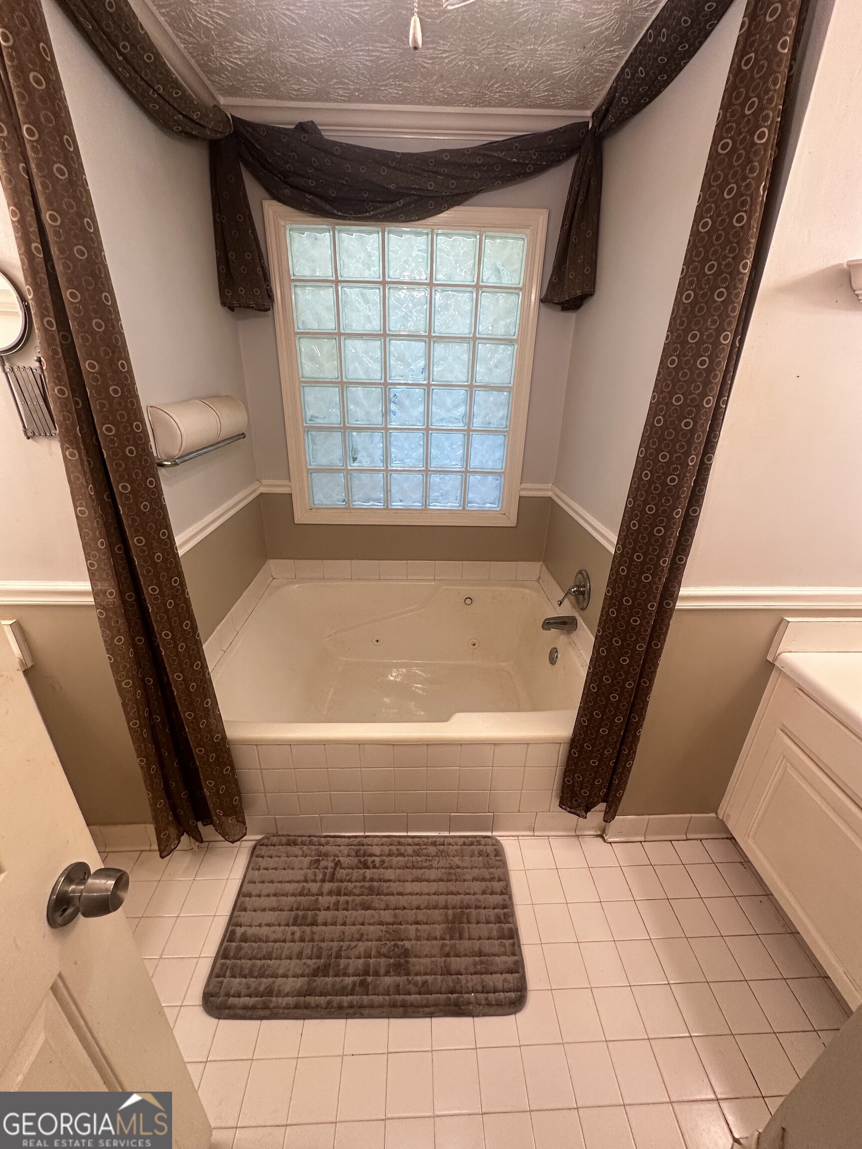 565 Patillo Road Stockbridge, GA 30281 - Photo 25 of 31 a bathroom with a bathtub and a shower