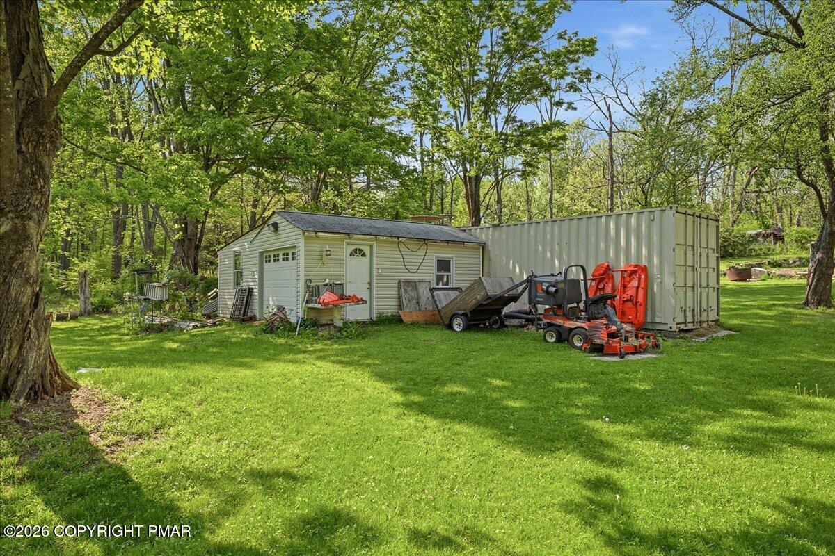 140 Camelback Road Tannersville, PA 18372 - Photo 4 of 44 04-HomeView_Media-140_Camelback_Rd