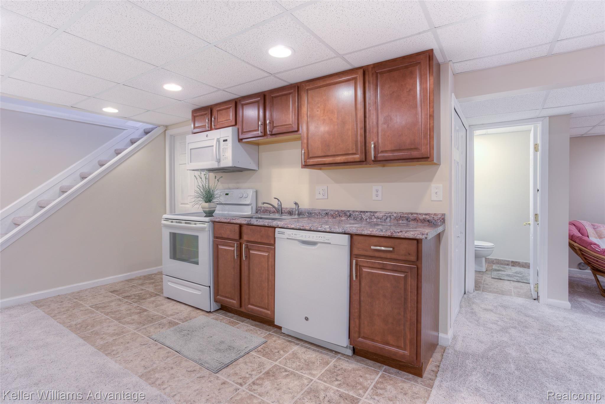 42302 Hanford Road Canton, MI 48187 - Photo 41 of 49 42302 hanford interiors (3).jpg