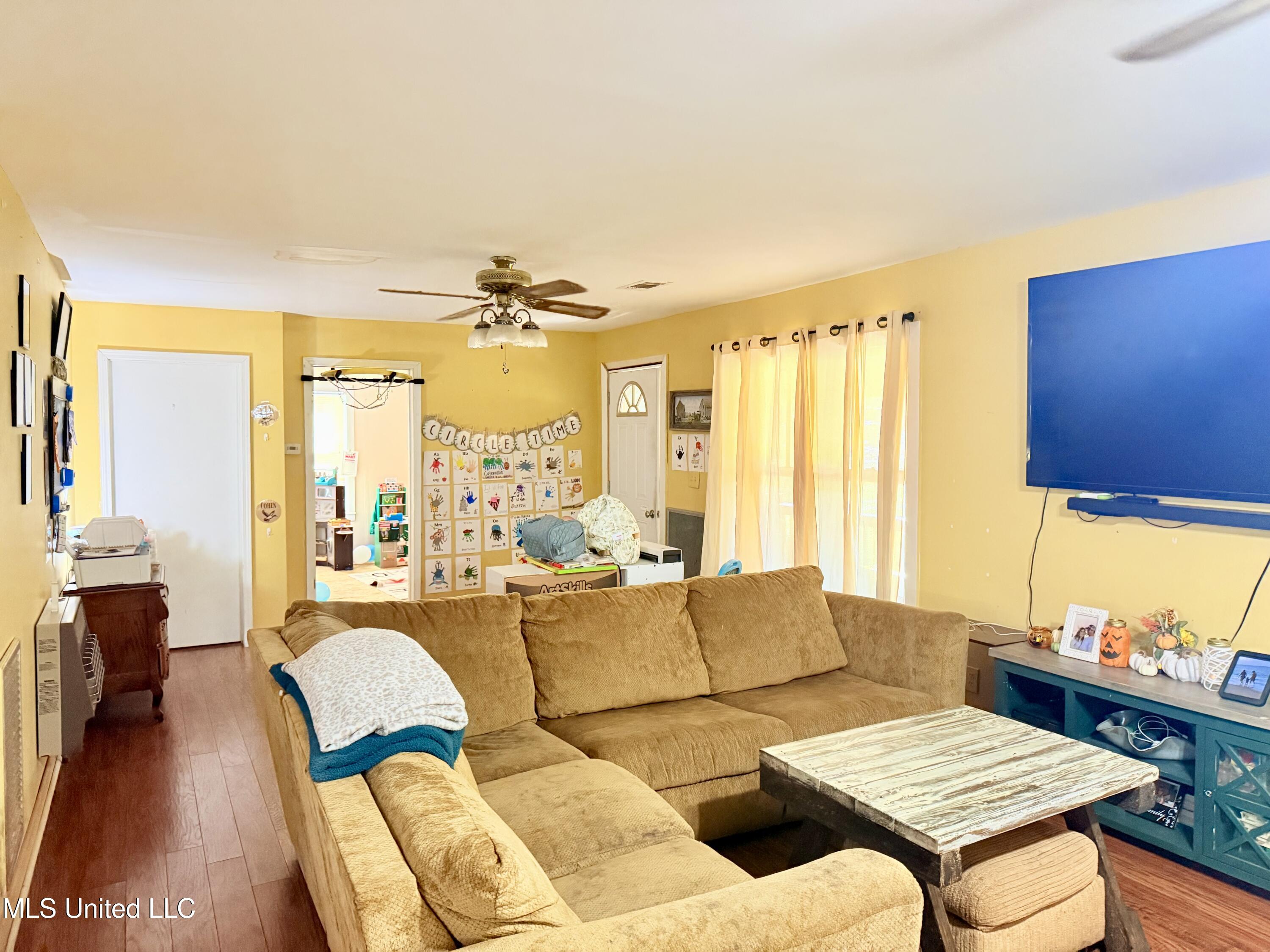 856 Meadowbrook Road Grenada, MS 38901 - Photo 3 of 15 IMG_2120