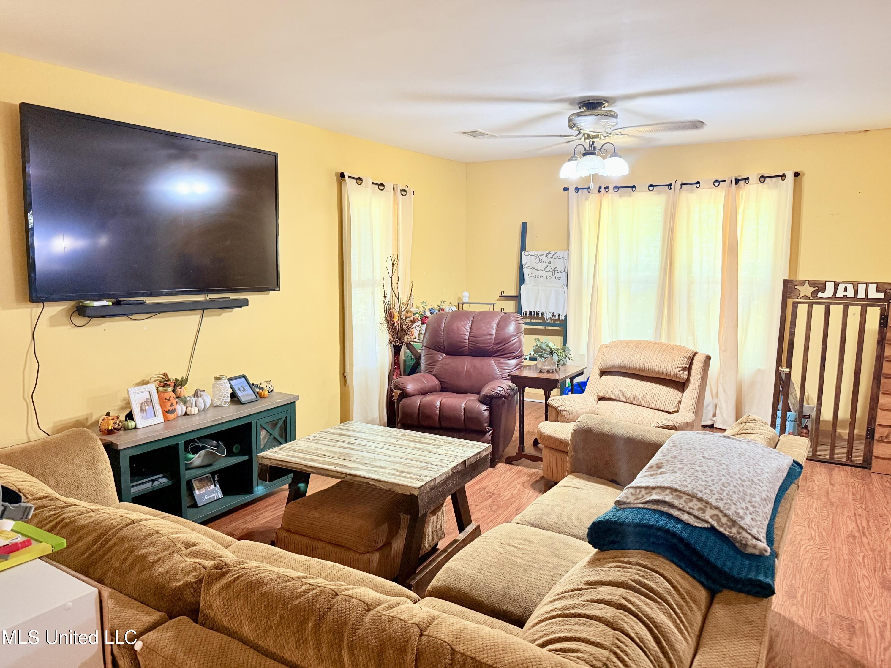 856 Meadowbrook Road Grenada, MS 38901 - Photo 4 of 15 IMG_2121