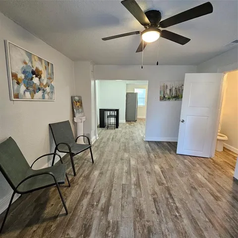 a view of a livingroom with furniture and a ceiling fan