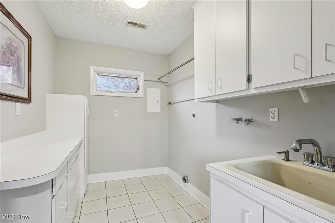 6996 Oakwood Road Parma Heights, OH 44130 - Photo 23 of 32 Laundry
