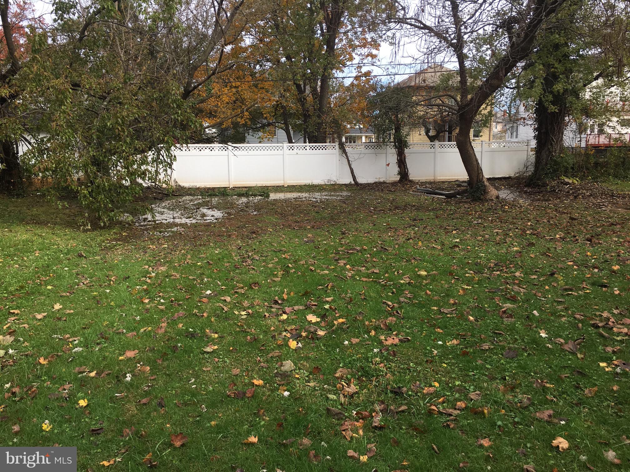 3704 Chatham Road Baltimore, MD 21215 - Photo 27 of 28 a view of outdoor space with trees