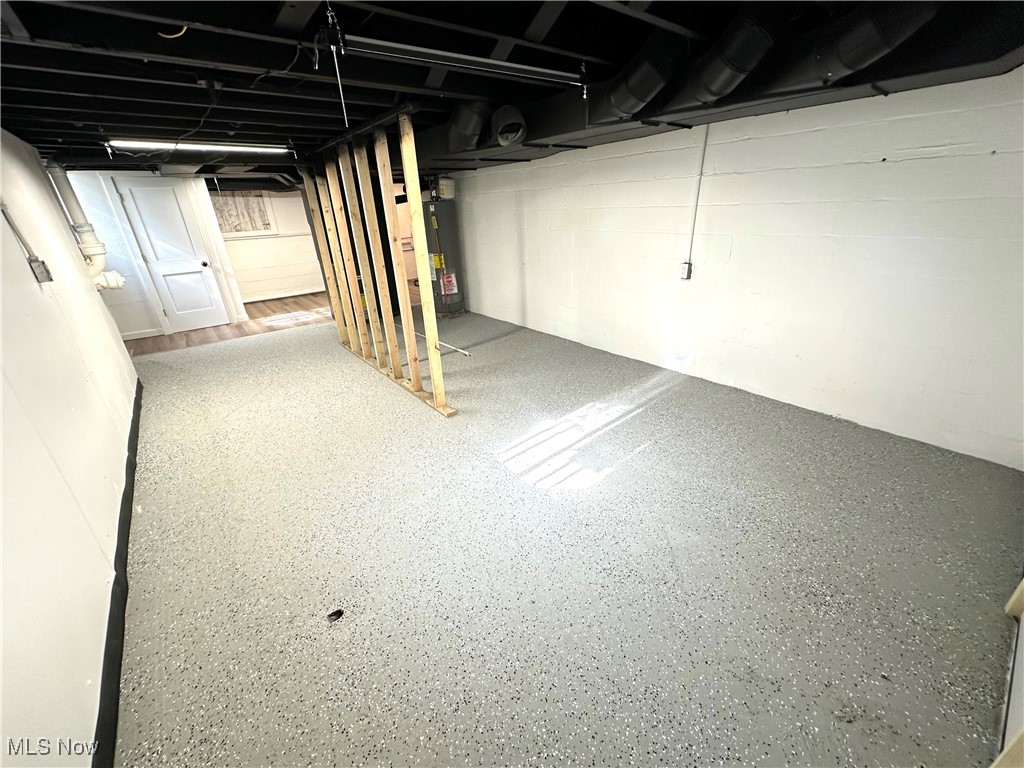 568 North Road Southeast Warren, OH 44484 - Photo 47 of 49 Unfinished below grade area featuring gas water heater