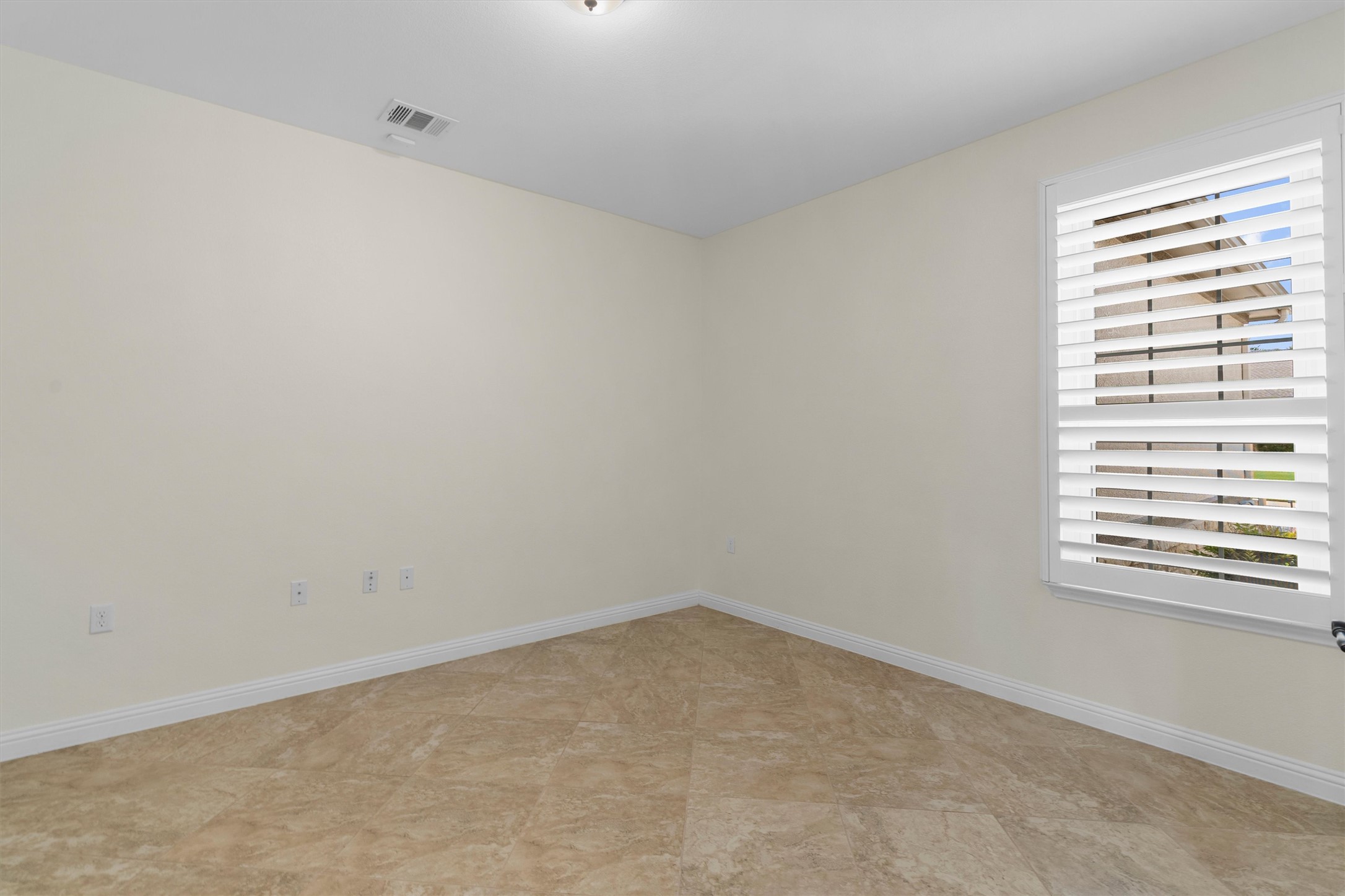 205 McKittrick Ridge Road Georgetown, TX 78633 - Photo 7 of 37 an empty room with a window