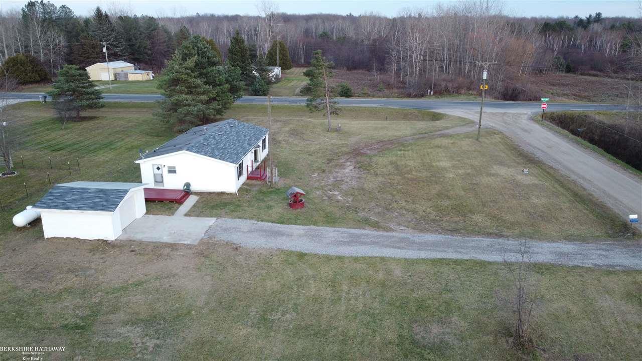 4591 Mortimer Line Road Croswell, MI 48422 - Photo 4 of 39 50029469-3.JPG