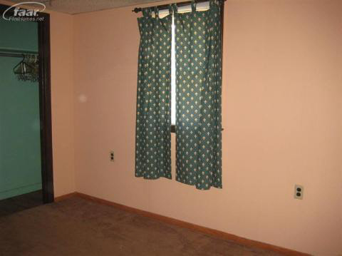 8174 Lansing Road Durand, MI 48429 - Photo 8 of 10 20125230-7.JPG