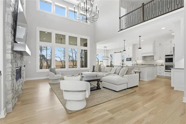 $1,550,000 | 17021 Lucille Street, Overland Park, KS 66221