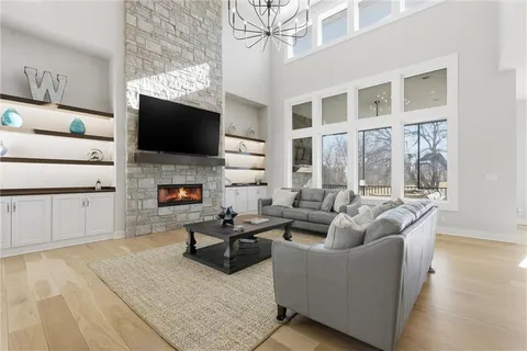 $1,550,000 | 17021 Lucille Street, Overland Park, KS 66221