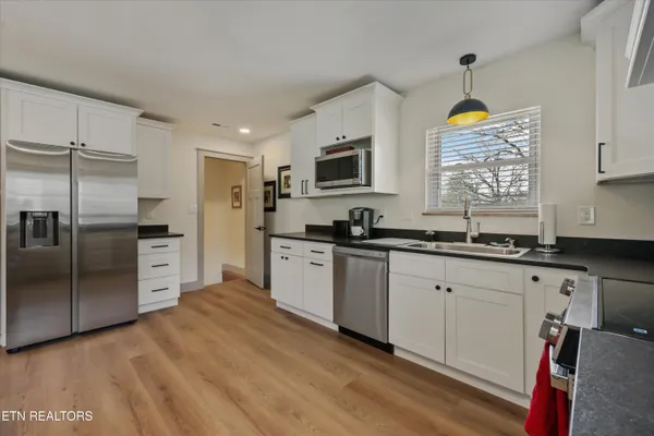 $599,900 | 1704 South Forest Drive, Knoxville, TN 37920