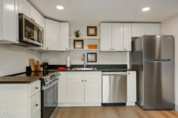 $599,900 | 1704 South Forest Drive, Knoxville, TN 37920