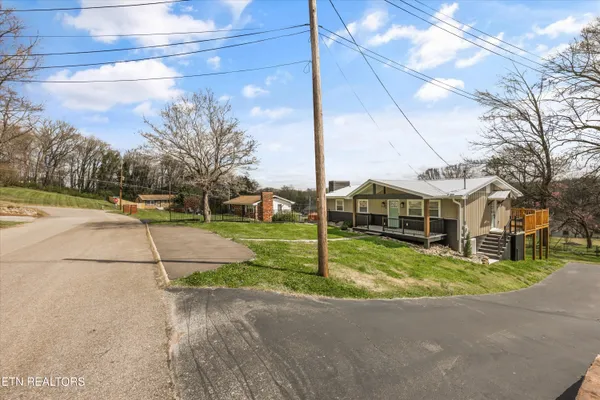 $599,900 | 1704 South Forest Drive, Knoxville, TN 37920