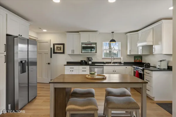 $599,900 | 1704 South Forest Drive, Knoxville, TN 37920