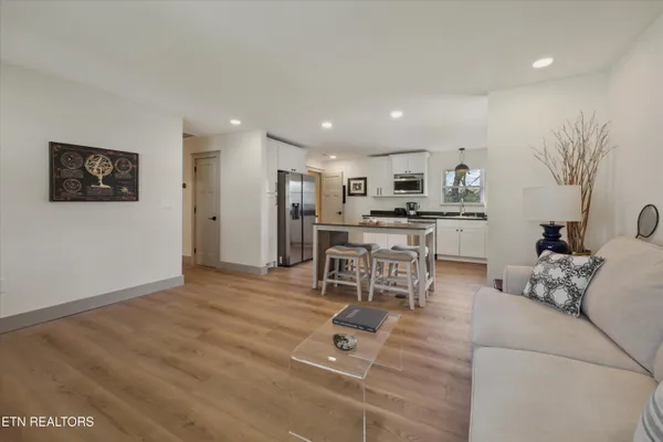 $599,900 | 1704 South Forest Drive, Knoxville, TN 37920