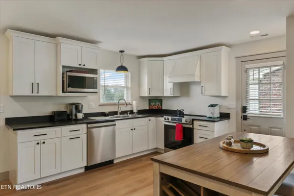 $599,900 | 1704 South Forest Drive, Knoxville, TN 37920