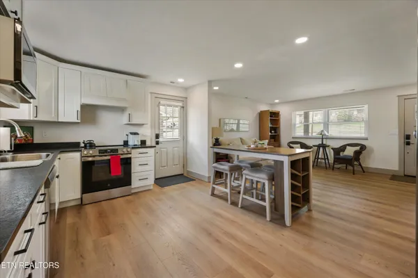 $599,900 | 1704 South Forest Drive, Knoxville, TN 37920