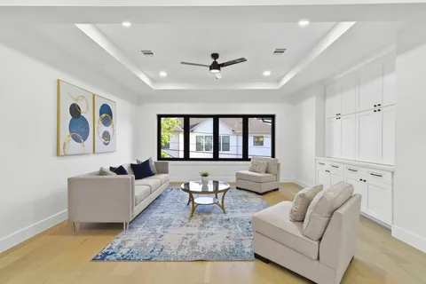 $1,499,000 | 5115 Maple Street, Bellaire, TX 77401