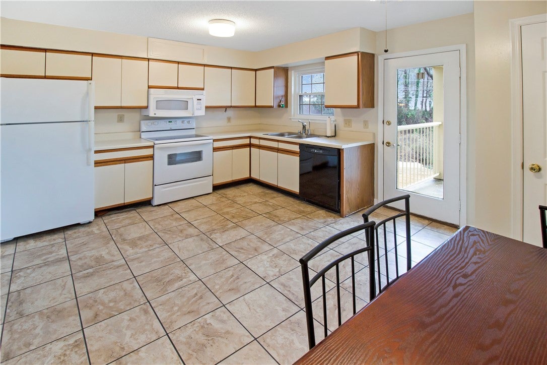 1761 Wire Road, Unit 11 Auburn, AL 36832 - Photo 3 of 12 Kitchen