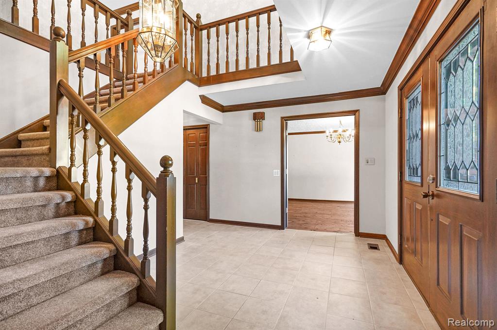 2455 Munster Road Rochester Hills, MI 48309 - Photo 4 of 36