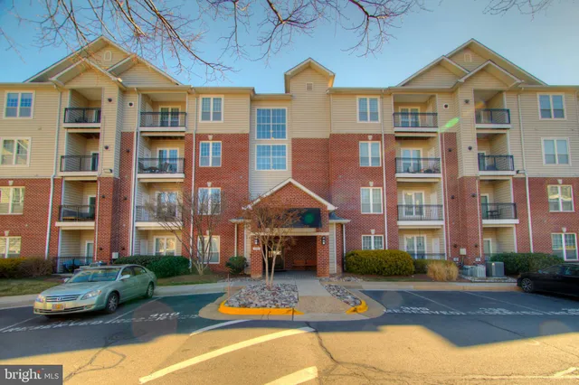 $2,000 | 1591 Spring Gate Dr., Unit 3406, McLean, VA 22102