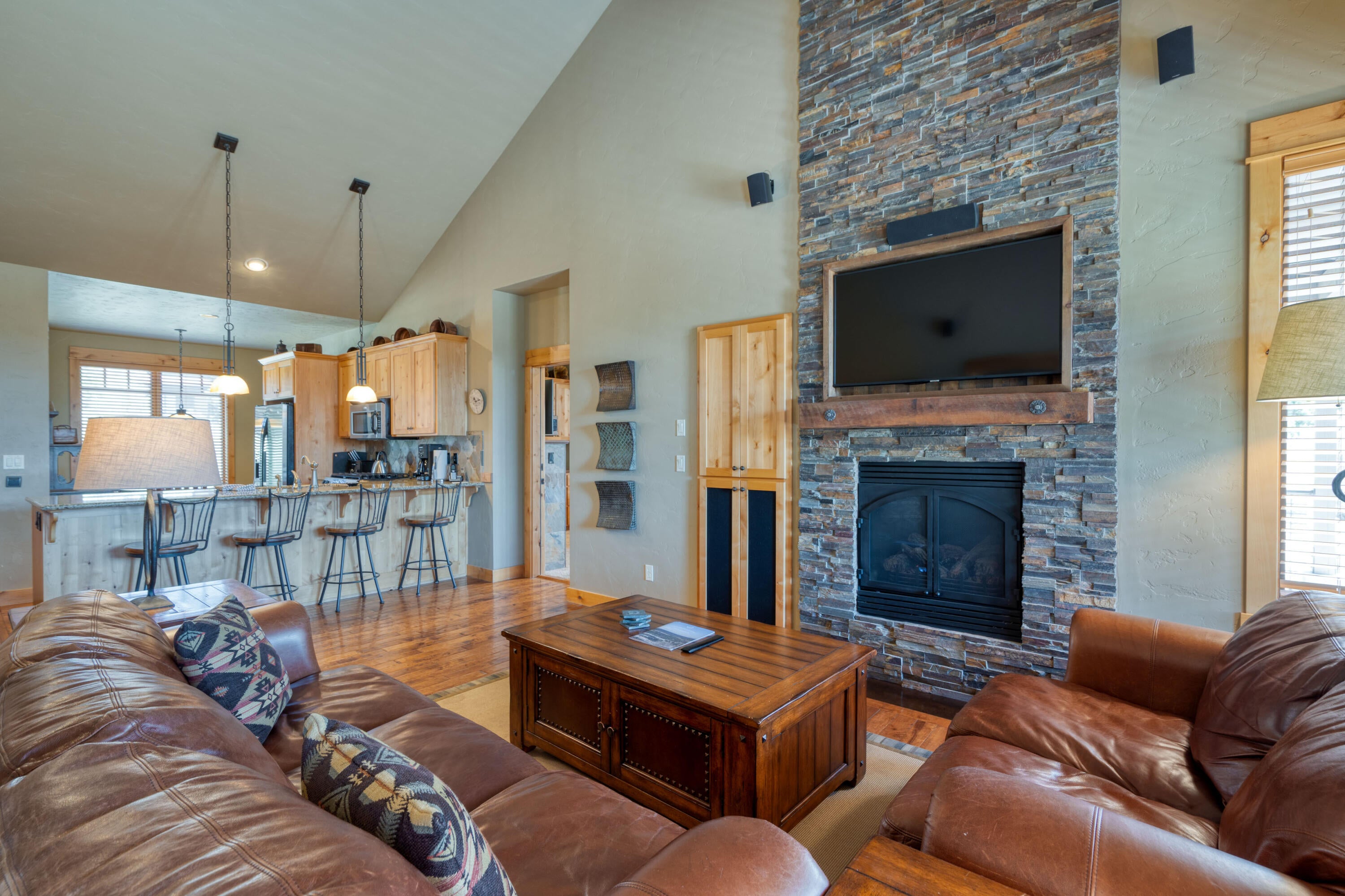 Floor-to-ceiling fireplace surround