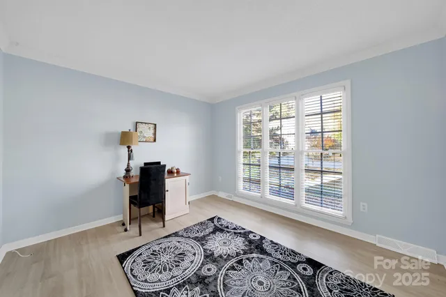 a view of a livingroom with furniture
