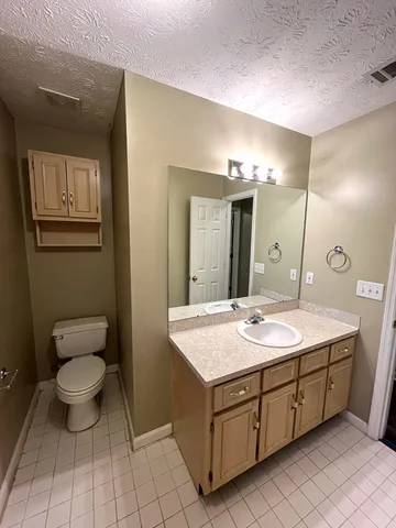 en view of an empty room with a window