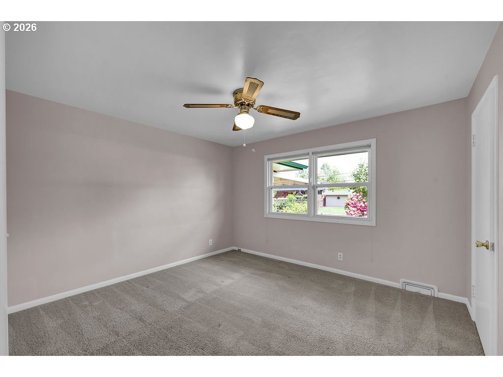 3095 Dapple Way Eugene, OR 97401 - Photo 24 of 48 Primary Bedroom