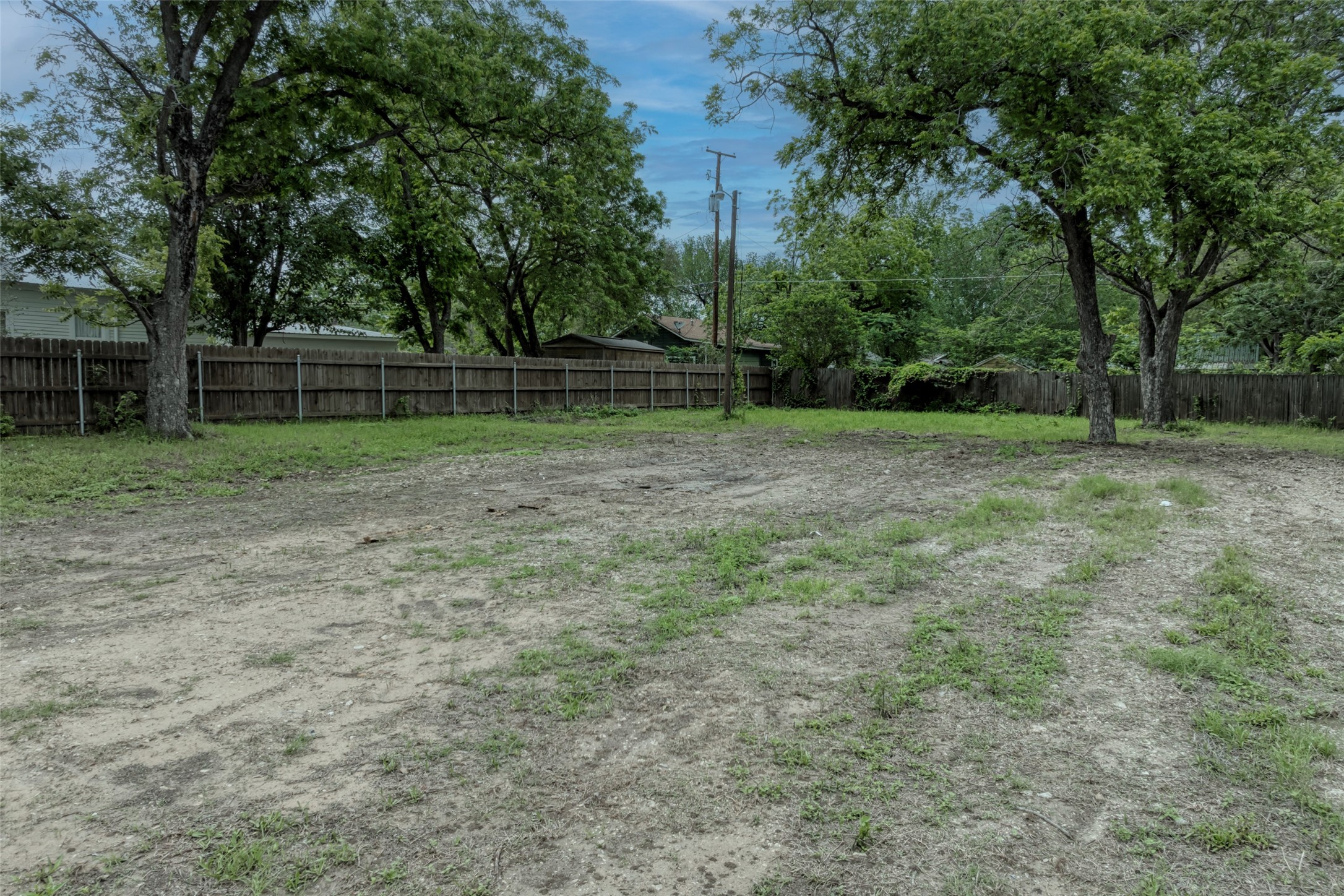 809 East Fannin Street Luling, TX 78648 - Photo 3 of 16 a view of outdoor space with deck and yard