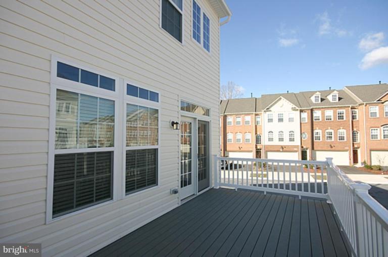 7653 Sandhurst Lane Hanover, MD 21076 - Photo 17 of 24 Deck