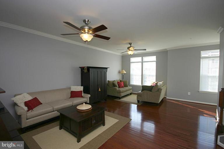 7653 Sandhurst Lane Hanover, MD 21076 - Photo 3 of 24 Living Room